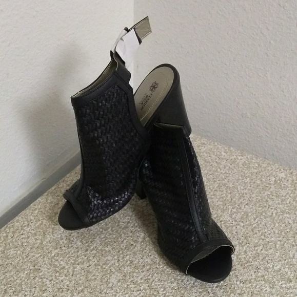 Cushion Walk Chloe Basket-Weave Peep-Toe Bootie. - Picture 3 of 4